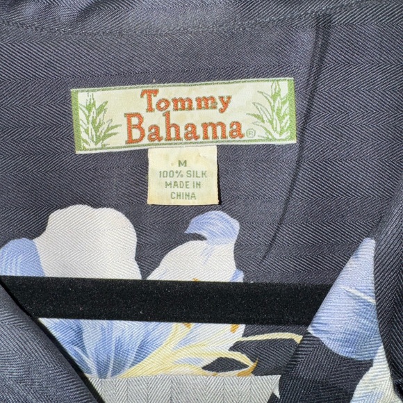 Tommy Bahama 100% Silk Floral Short Sleeve Button Up Shirt, Size M - Picture 3 of 5